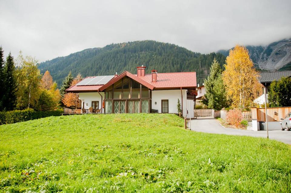 haus-landeck-st-anton-am-arlberg-kauf-villa-im-gruenen-image-4-175648-316480 exterior 2